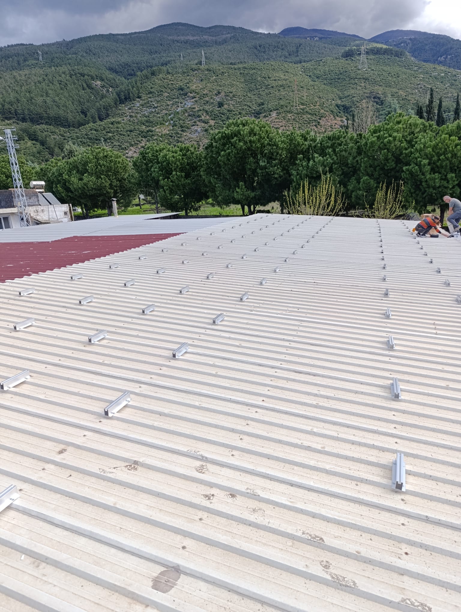 Ev ve İşletmeler İçin Hibrit Güneş Enerji Sistemi